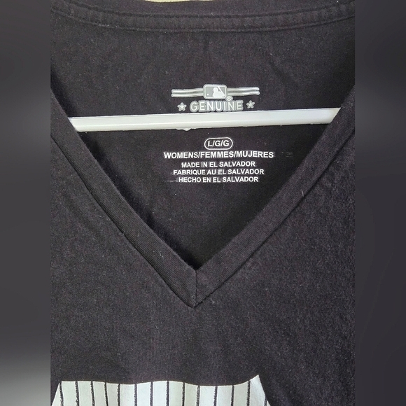 Women's Pittsburgh Pirates V-Neck Short Sleeve Shirt, Size Large - Picture 2 of 2